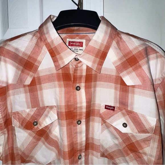 Wrangler® Men's Slim Fit Long Sleeve Woven Twill Shirt Size L, NWT - Picture 3 of 13